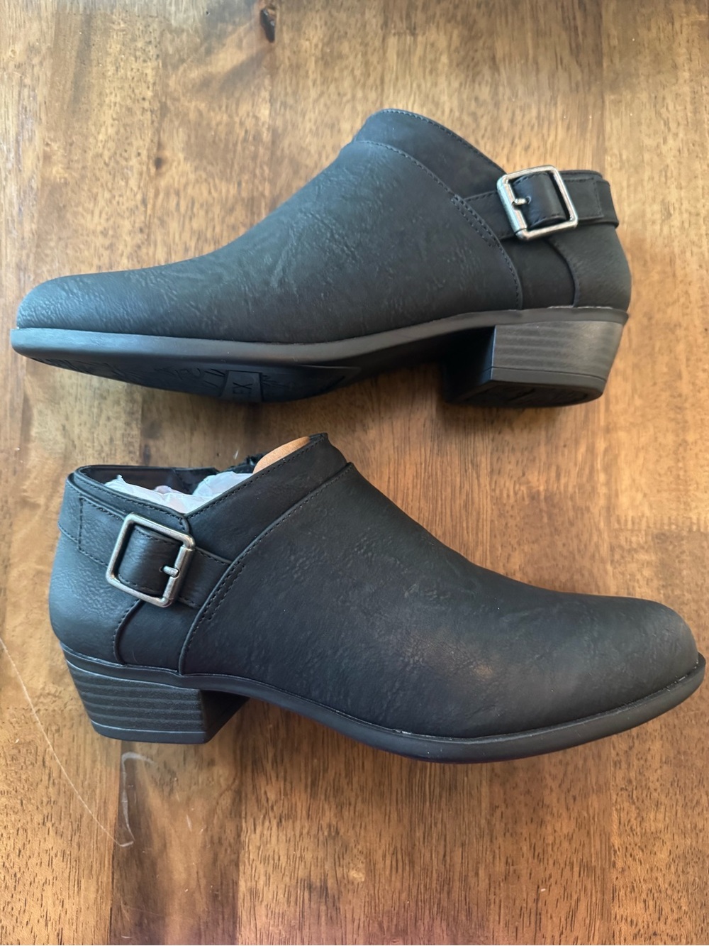 Life Stride Black Buckle Low Heel Ankle Booties NWT Size 8